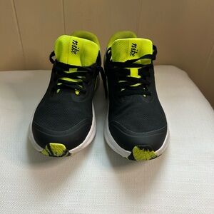Nike Kids Black and Neon Yellow Sneakers